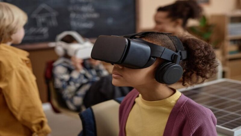 How Virtual Reality Is Transforming Education